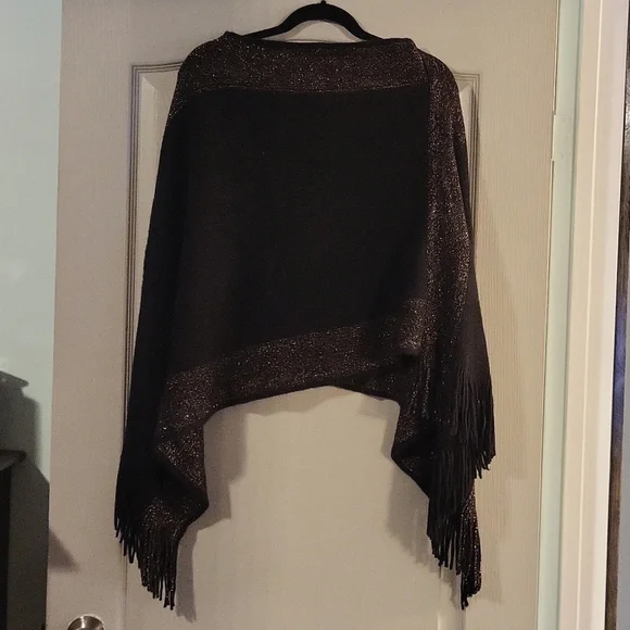 Sweater/Poncho - Picture 1 of 3